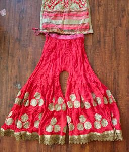 Stunning Red &amp; Gold Embroidered Kurta Set