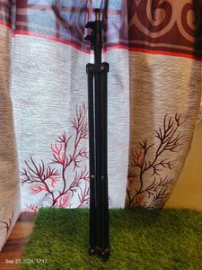 Adjustable Smartphone Tripod Stand