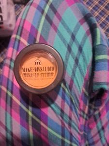 Make-Up Studio Foundation