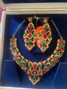 Elegant Red &amp; Green Jewelry Set