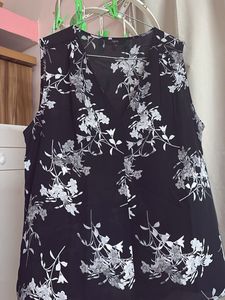 Chic Floral Print Sleeveless V-Neck Top