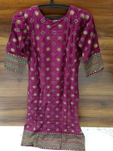 Elegant Purple Embroidered Kurta