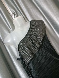One shoulder dress 🖤