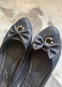 Chic Black Ballet Flats with Bow Detail