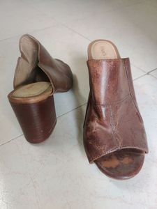 Brand- Hush puppies