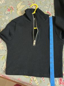 Black Ribbed Zip-Up Crop Top