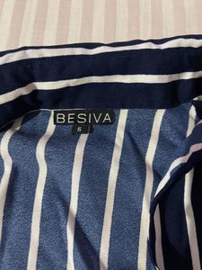 Nevy White Wrap Shirt ✨Like New✨