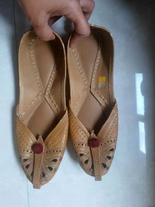 Stylish Tan Leather Jutti Flats