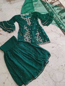 Green hand work garara Suit😍