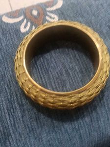 Elegant Gold-Tone Bangle Bracelet
