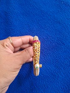 Contemporary bracelet bangle