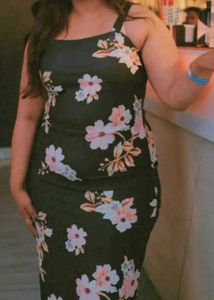 black bodycon dress