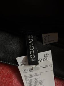 Chic Black Faux Leather Mini Skirt(H&amp;M)