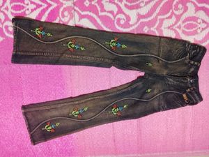 Y2K Stylish Embroidered Flare Jeans - size 26