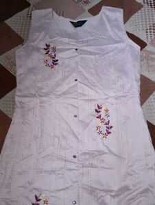 Stylish Sleeveless Embroidered Kurta