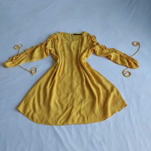Zara Yellow Ruffle Sleeve Top💛✨️