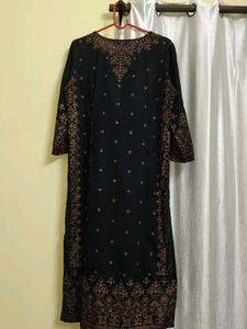 Elegant Black Kurta with Intricate Embroidery
