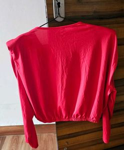 Chic Red Cropped Top