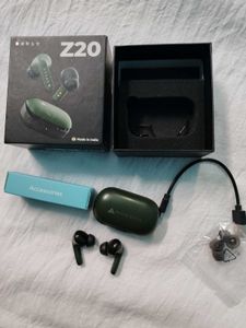 Boult Z20 Wireless Earbuds - Like New