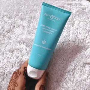 Dot &amp; Key Deep Pore Clean Foaming Face Wash for Da