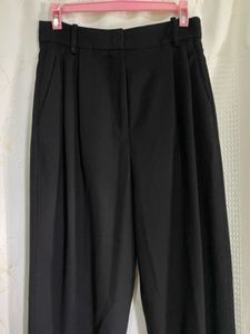 H&amp;M Classic Black Ankle length Pleated Trousers