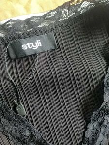Chic Black Ribbed Lace Trim Top