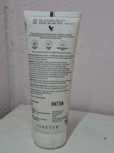 Forever Radiance Face Wash
