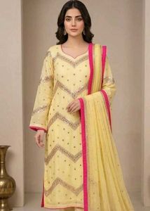 Beautiful Designer Pakistani Style Kurti Set