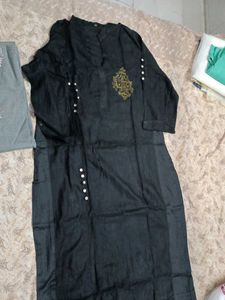 grey men kurta+ 🆓 women black kurta