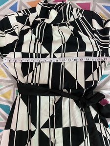 Chic Geometric Print Midi Dress