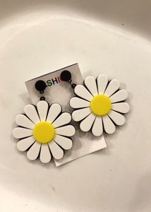 New Daisy Flower Earrings l Last pair
