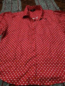 Chic Red Heart Print shirt