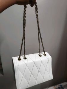 white hand bag with 2 earrings (3 Combos)