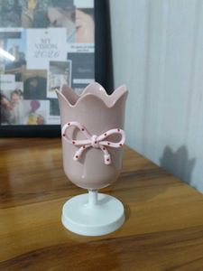 bow brush shelf stand