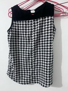 Houndstooth Sleeveless Top