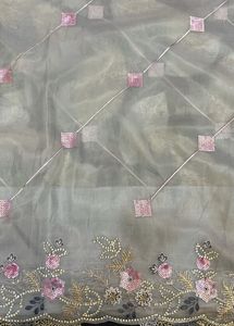 New- Elegant 🌪️Grey 💎Saree with Pink Embroidery