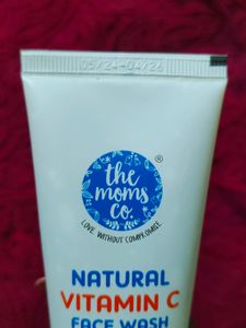 The Moms Co. Vitamin C Facewash