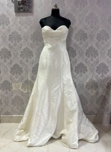 Elegant Strapless Wedding Dress