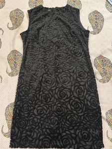 Chic Black Rose Textured Dress