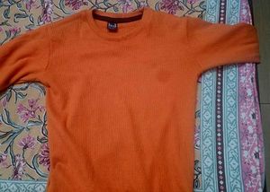 orange sweat shirt🤍