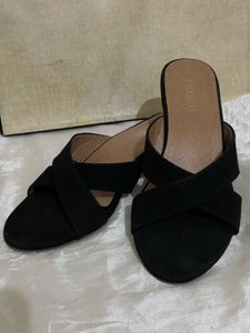 Chic Black Suede heels🖤🔥