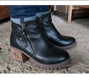 Black vintage Boots