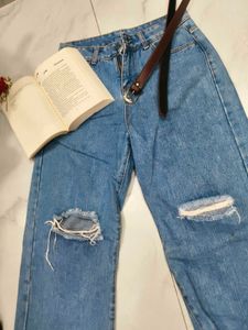 A beautiful Blue Torn jeans.