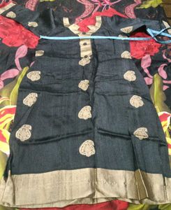 Elegant Black Kurta with Paisley Motifs