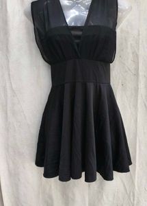 57209. Elegant Black V-Neck Mini Dress