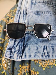 Black And Silver Rectangular Framed Sunglass.