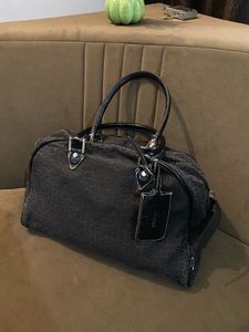 GUESS TRAVEL BAG