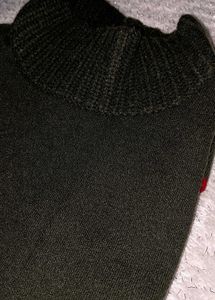 Sleeveless Turtleneck Top