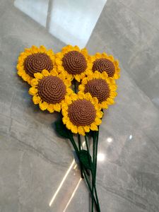 Pack Of 4 Roses And 2 Sunflower