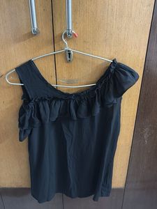 Chic Black Ruffled One-Shoulder Top